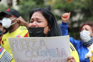 Ecuador: cientos protestan frente a embajada de Colombia