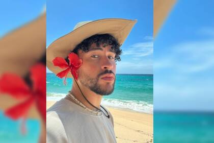 Una mujer no quiere que su novio escuche al artista (Foto Instagram @badbunnypr)