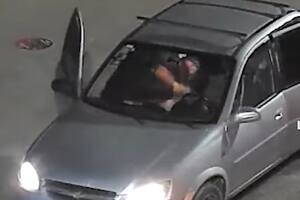 Una mujer que fue agredida por su pareja dentro de un auto en la localidad de Bancalari