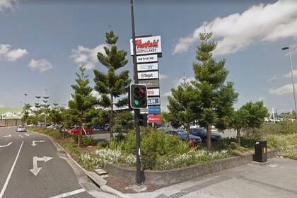 Una mujer quedó sorprendida después de entrar a la sala de lactancia en un centro comercial