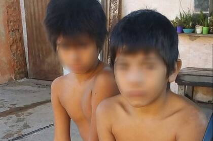 Los dos pequeños, de 7 y 8 años, fueron descubiertos cuando querían sacar la bicicleta del patio por arriba de una pared