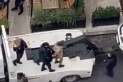 Una mujer se atrincheró en la grúa municipal para evitar que le acarrearan su auto, que había dejado mal estacionado en la zona de tribunales de La Plata