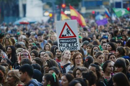 Una multitud de mujeres se movilizó por el Día Internacional de la Mujer
