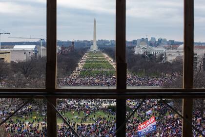 Trump arengó a una multitud reunida frente al Capitolio