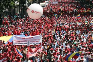 Una multitud de petroleros le dieron el respaldo a Nicolás Maduro este martes