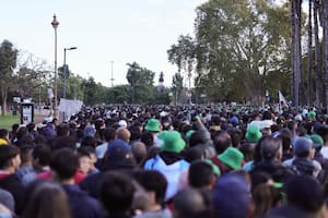 Corridas en la entrada para ver la exhibición de Colapinto