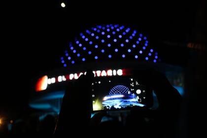 Una multitud se reunió en el planetario
