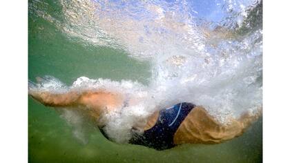 Joy Marsden de 73 años en la playa Coogee