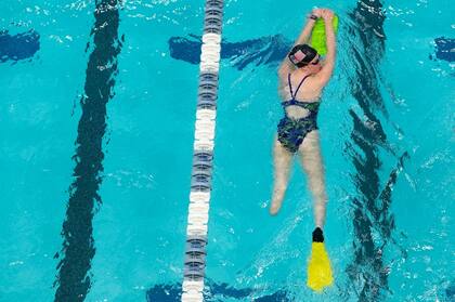 Una nadadora salvó su carrera amputándose el pie izquierdo.