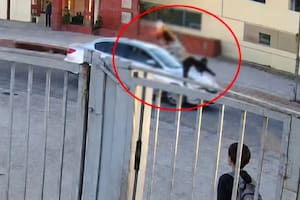 Un auto atropelló a una niña de 12 años a la salida de un colegio en Córdoba
