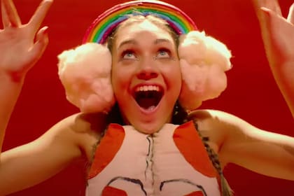 Maddie Zeigler en uno de los números musicales del film