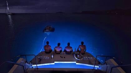 Una noche de lujo a bordo de un yate sobre el mar Caribe