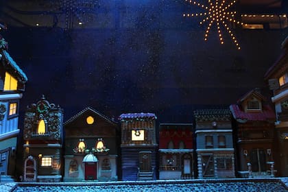 Una noche estrellada con casitas de cuento