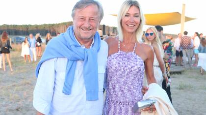 Cristino Rattazzi y su mujer llegaron temprano para no perderse nada del cóctel