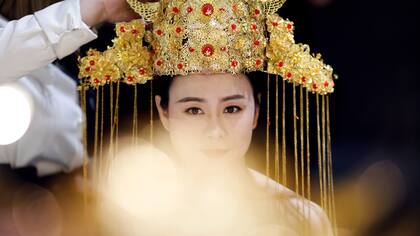 Una novia durante una sesión de fotos en Golden Ladies en Beijing