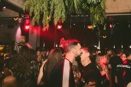 Una nueva edición de Nuit de Tribu en Sendero con una noche enfocada en el house y sus variantes más orgánicas, pensada para el baile y el encuentro