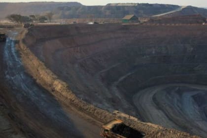 Una mina a cielo abierto en Lowezi, República Democrática del Congo, donde son extraídos cobalto y cobre