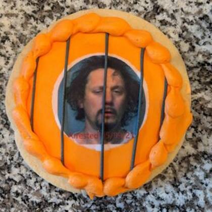 Una nueva serie de galletitas, pero esta vez con el ladrón tras las rejas