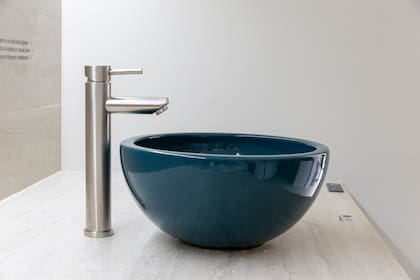 Una nueva versión de la Ferrum ECO - Bacha Persis realizada con esmalte reciclado recuperado, en el stand de Ferrum en Experiencia Living.