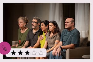 Un grupo de amigos, una charla después de una función y un debate que se vuelve potente