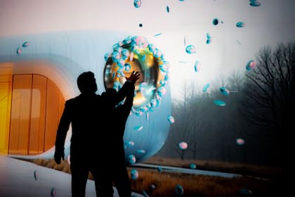 Una obra de arte interactiva en Artlab dialogó con el nuevo código estilístico de los autos.