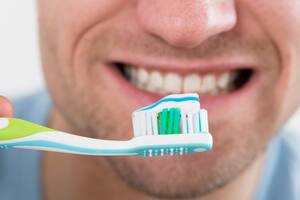Una odontóloga alertó sobre tres momentos en los que no deberías lavarte los dientes