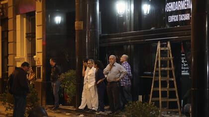 Una oficina de Gendarmería cercana a la Plaza también fue atacada