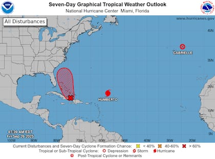 Una onda tropical cerca de La Española, islas Turcas y Caicos y Cuba oriental tiene un 80% de probabilidad de convertirse en depresión tropical en 48 horas