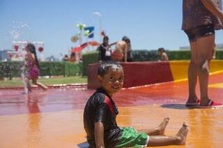 En charter, colectivo o auto, las familias llegan y disfrutan de BA Playa