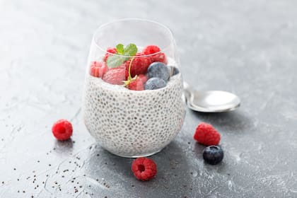 Una opción ideal para agregar chía a tu dieta es en el yogur