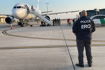 Una orden de deportación en ausencia permite la expulsión del país sin derecho a defensa