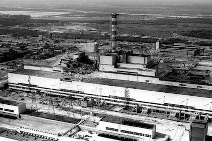 Una panorámica de la central de Chernobyl en 1986