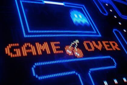 Una pantalla del Pac-Man, en la versión para las salas recreativas (arcade)