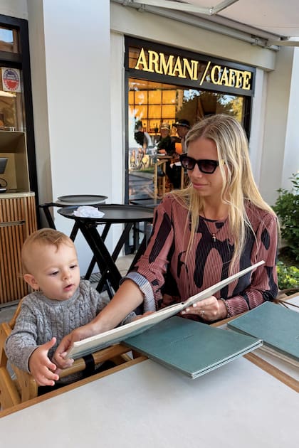 Una parada en el Café
Armani, ubicado en el emblemático
Boulevard de la Croisette.