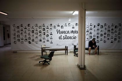 Una pared dedicada para recordar a los alumnos detenidos, desaparecidos o asesinados por el terrorismo de Estado.