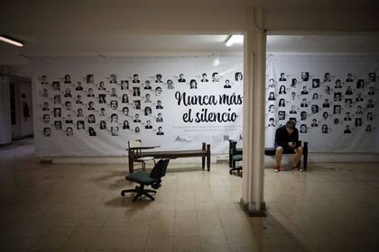 Una pared dedicada para recordar a los alumnos detenidos, desaparecidos o asesinados por el terrorismo de Estado.