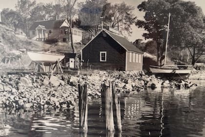 Una pareja compró por US$58.500, un terreno de más de 4000 m2 con un taller de barcos