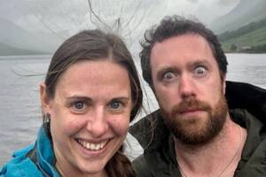 Una pareja se tomó una selfie sin sospechar lo cerca que estuvo de una muerte segura