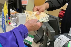 Una pareja de Michigan compró un raspadito con temática de los Leones de Detroit (equipo de la NFL) y obtuvo un golpe de suerte inesperado