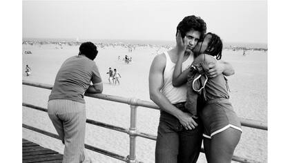 Una pareja en Coney Island, en 1981