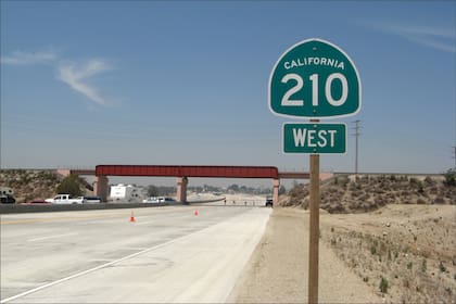 Una parte de la autopista 210 de California se hundió y provocó demoras en el comienzo de enero
