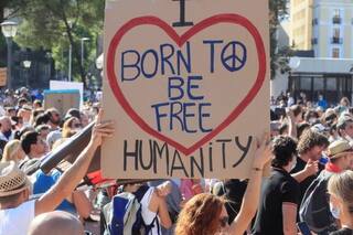 La pandemia amplifica y globaliza al movimiento antivacunas de EE.UU.