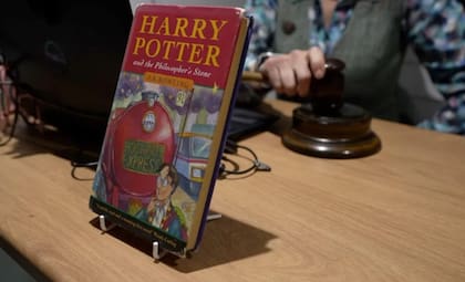 Una particular edición del libro Harry Potter y la Piedra Filosofal se vendió en 25 mil euros
