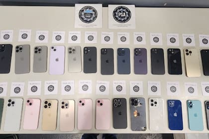 Una pasajera quiso viajar a Perú con 26 iPhones usados, algunos eran robados