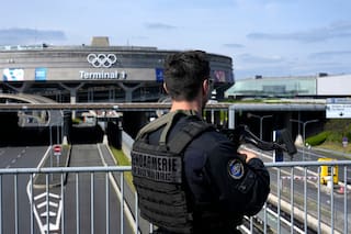 Despliegan vigilancia masiva antiterrorista para la apertura de los Juegos Olímpicos que incluye controles a residentes