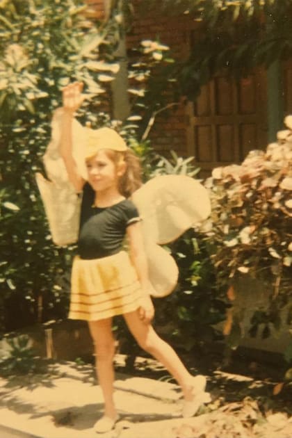 Una pequeña Narda, cuando disfrutaba de la comida de su mamá