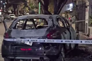 Un patrullero perseguía a ladrones y se incrustó contra una casa