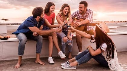 Una persona con extraversión es más sociable y abierto