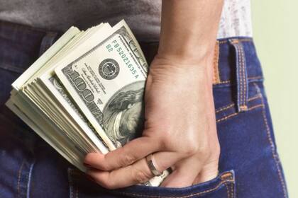 Una persona con miedo a gastar dinero no solo puede experimentar ansiedad, depresión o pensamientos suicidas, sino que también desarrolla problemas en sus relaciones sociales