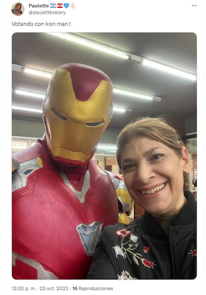 Una persona disfrazada de Iron Man asistió a los comicios